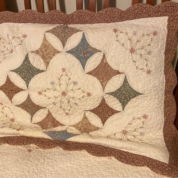 Home Classics Queen Size Quilted Coverlet and Matching Pillow Shams - Picture 12 of 13